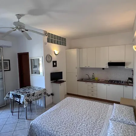 Massilor - Monolocali Baia Apartmán *